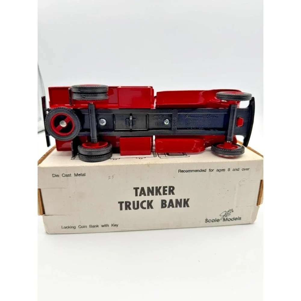 American Classics ERTL Caltex 1930's Tanker Truck Coin Bank Lock+Key GB-4086 RED
